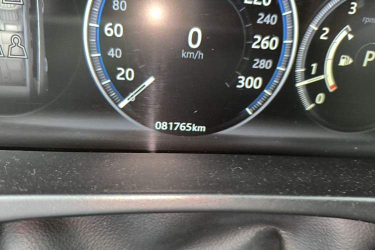 Used Jaguar F-PACE 2016 2.0T Two-Wheel-Drive R-Sport Sport Edition Odometer Close Up