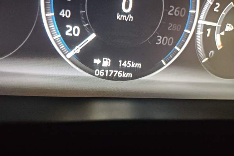 Used Jaguar F-PACE 2016 2.0T Two-Wheel-Drive R-Sport Sport Edition Odometer Close Up