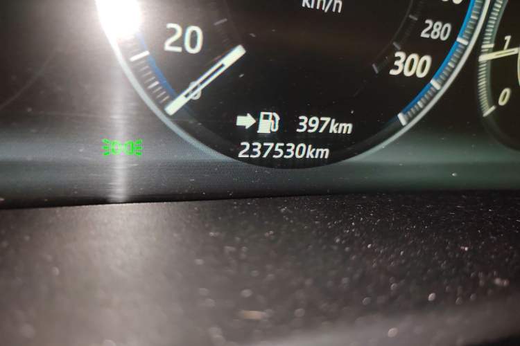 Used Jaguar F-PACE 2016 2.0T Two-Wheel-Drive R-Sport Sport Edition Odometer Close Up