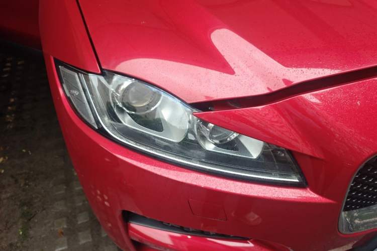 Used Jaguar F-PACE 2016 2.0T Two-Wheel Drive Urban Luxury Edition Right Front Headlight