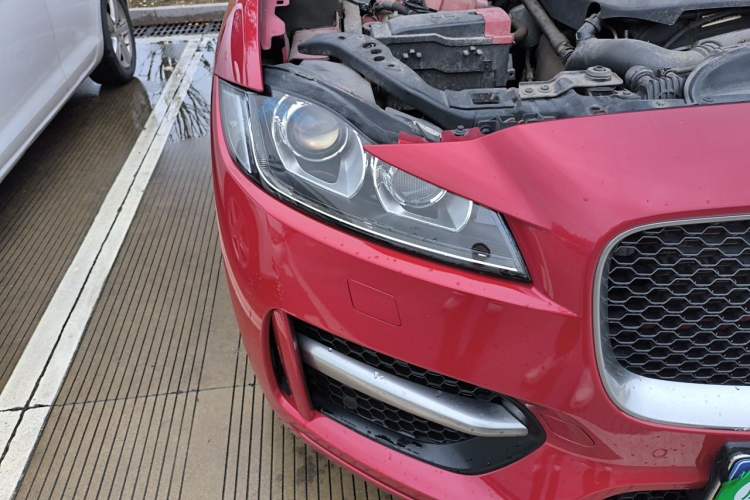 Used Jaguar F-PACE 2016 2.0T Two-Wheel-Drive R-Sport Sport Edition Right Front Headlight