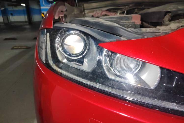 Used Jaguar F-PACE 2016 2.0T Two-Wheel-Drive R-Sport Sport Edition Right Front Headlight