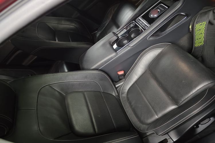 Used Jaguar F-PACE 2016 2.0T Two-Wheel-Drive R-Sport Sport Edition Right Front Seat