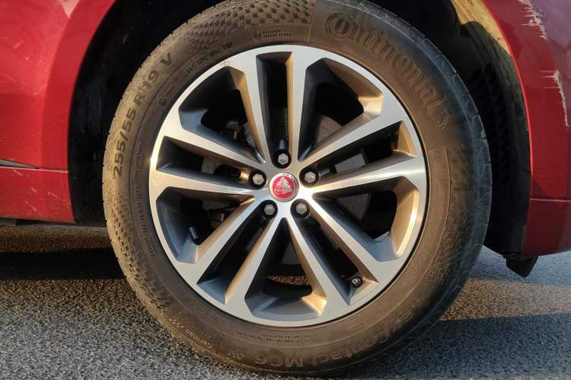 Used Jaguar F-PACE 2016 2.0T Two-Wheel-Drive R-Sport Sport Edition Right Front Wheel Hub
