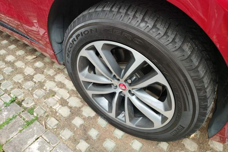 Used Jaguar F-PACE 2016 3.0 SC Four-Wheel Drive R-Sport Sport Edition Right Front Wheel Hub