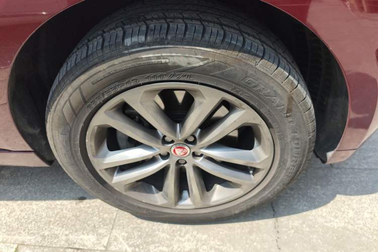 Used Jaguar F-PACE 2016 3.0 SC Four-Wheel Drive R-Sport Sport Edition Right Front Wheel Hub