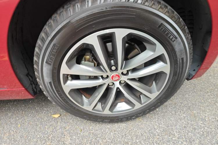 Used Jaguar F-PACE 2016 2.0T Two-Wheel-Drive R-Sport Sport Edition Right Front Wheel Hub