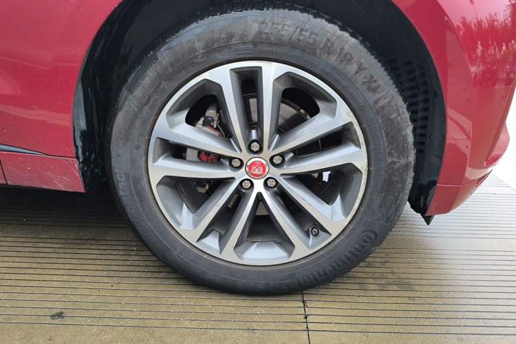 Used Jaguar F-PACE 2016 2.0T Two-Wheel-Drive R-Sport Sport Edition Right Front Wheel Hub