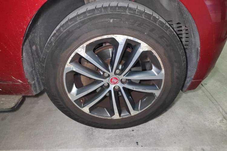 Used Jaguar F-PACE 2016 2.0T Two-Wheel-Drive R-Sport Sport Edition Right Front Wheel Hub