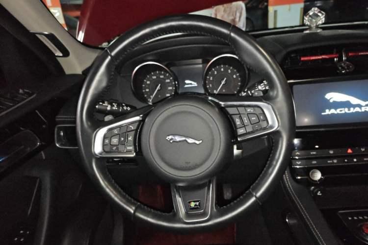 Used Jaguar F-PACE 2016 3.0 SC Four-Wheel Drive R-Sport Sport Edition Steering Wheel