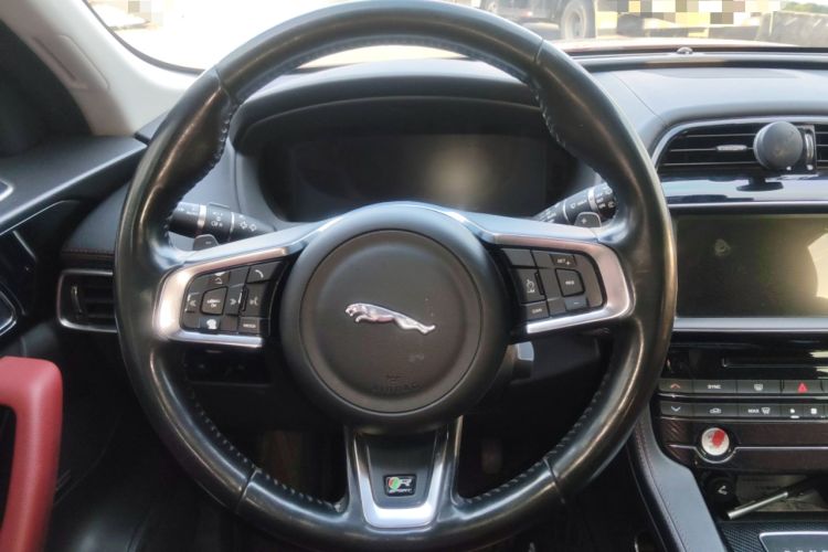 Used Jaguar F-PACE 2016 2.0T Two-Wheel-Drive R-Sport Sport Edition Steering Wheel