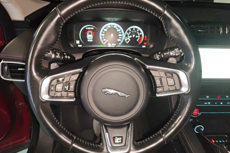 Used Jaguar F-PACE 2016 2.0T Two-Wheel-Drive R-Sport Sport Edition Steering Wheel