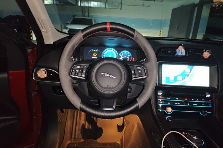 Used Jaguar F-PACE 2016 2.0T Two-Wheel Drive Urban Luxury Edition Steering Wheel