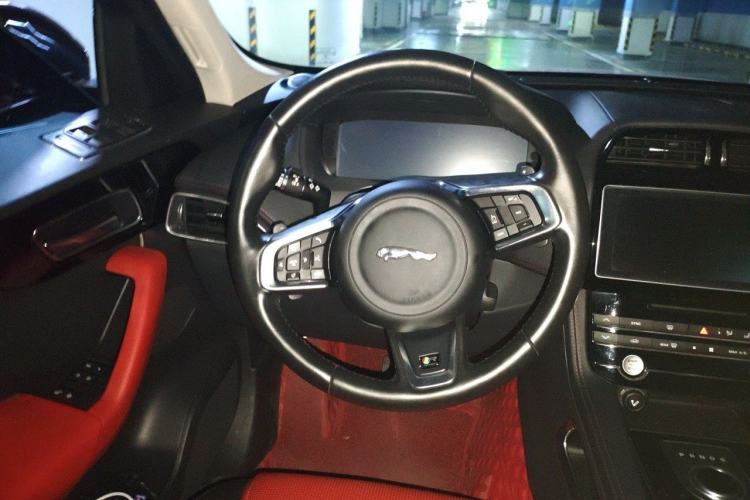 Used Jaguar F-PACE 2016 2.0T Two-Wheel-Drive R-Sport Sport Edition Steering Wheel
