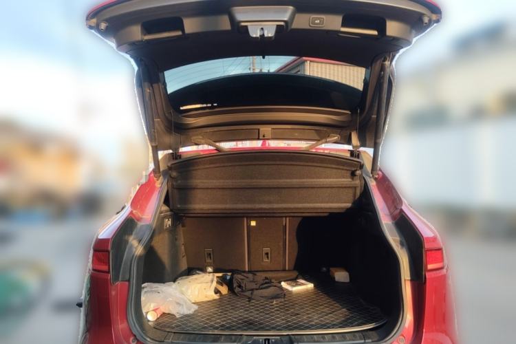 Used Jaguar F-PACE 2016 2.0T Two-Wheel-Drive R-Sport Sport Edition Trunk