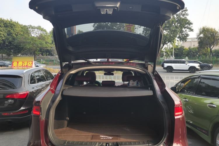 Used Jaguar F-PACE 2016 2.0T Two-Wheel Drive Urban Luxury Edition Trunk