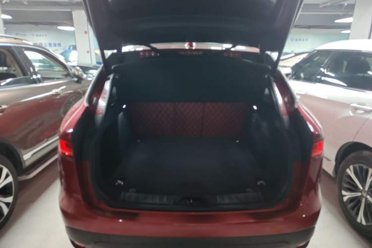 Used Jaguar F-PACE 2016 2.0T Two-Wheel-Drive R-Sport Sport Edition Trunk