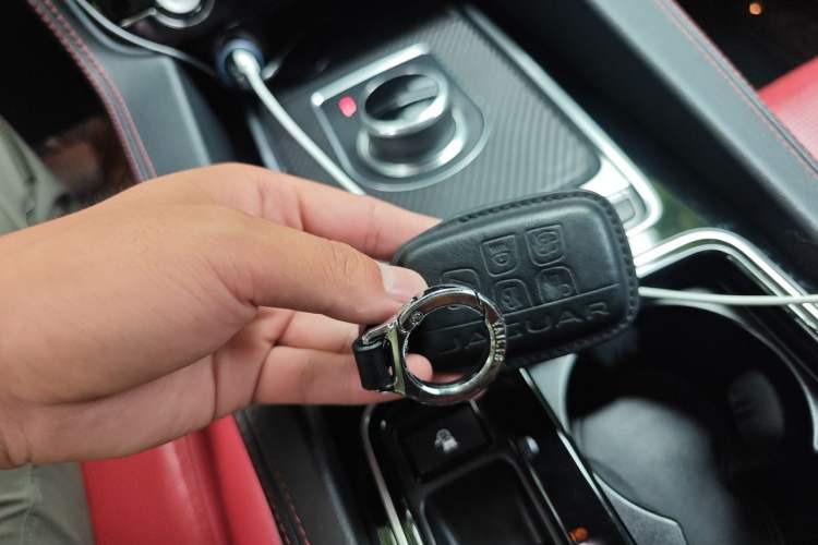 Used Jaguar F-PACE 2016 2.0T Two-Wheel-Drive R-Sport Sport Edition Vehicle Key
