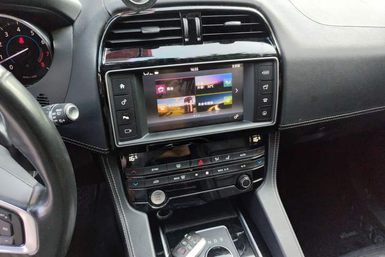 Used Jaguar F-PACE 2016 3.0 SC Four-Wheel Drive R-Sport Sport Edition Audio And AC Panel