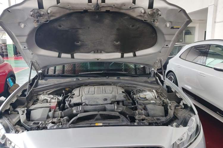 Used Jaguar F-PACE 2016 3.0 SC Four-Wheel Drive R-Sport Sport Edition Engine Bay