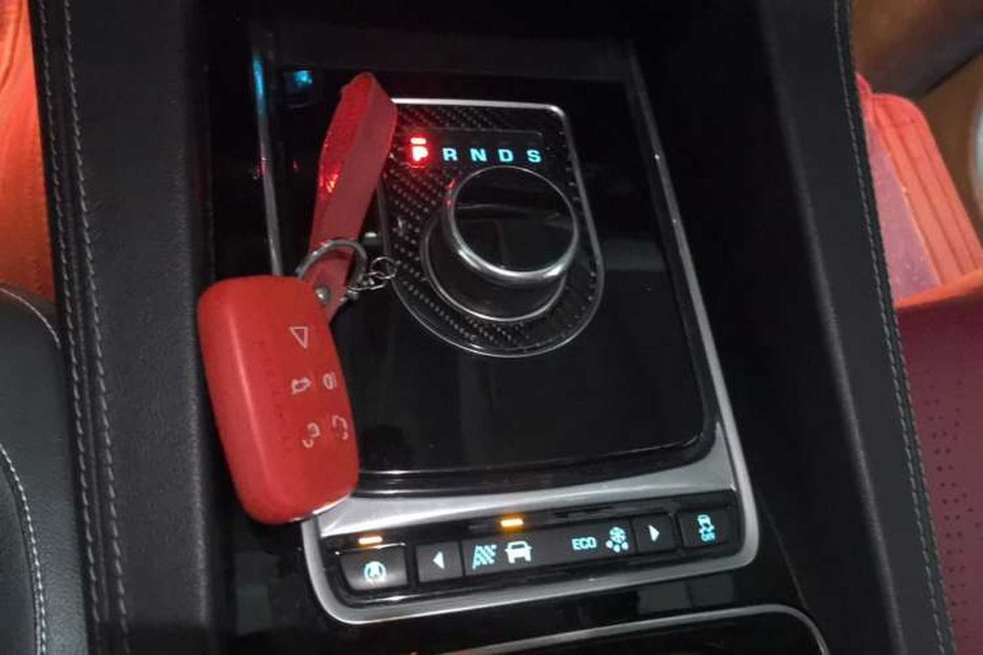Used Jaguar F-PACE 2016 2.0T Two-Wheel-Drive R-Sport Sport Edition Gear Lever