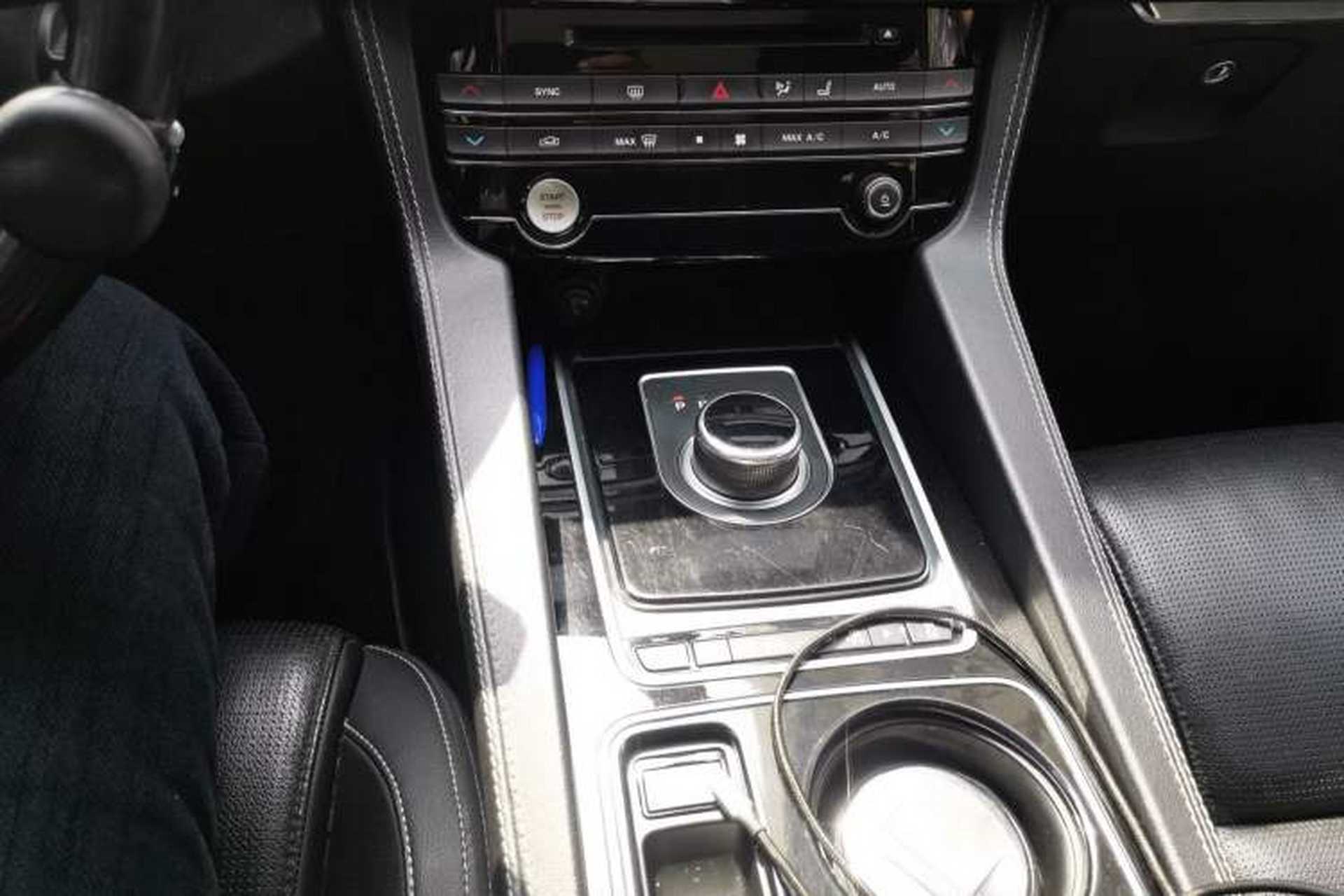 Used Jaguar F-PACE 2016 2.0T Two-Wheel Drive Urban Luxury Edition Gear Lever