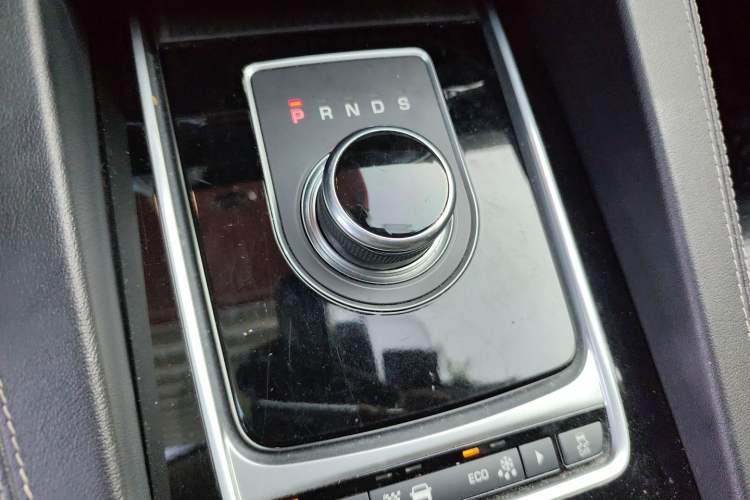 Used Jaguar F-PACE 2016 3.0 SC Four-Wheel Drive R-Sport Sport Edition Gear Lever
