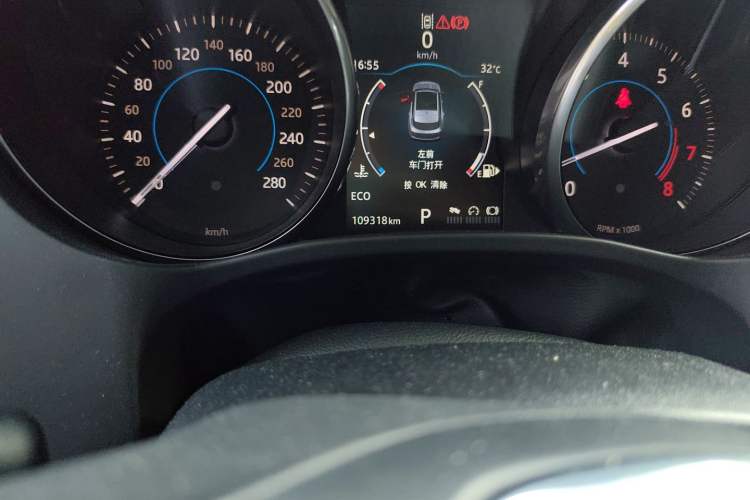 Used Jaguar F-PACE 2016 3.0 SC Four-Wheel Drive R-Sport Sport Edition Odometer Close Up