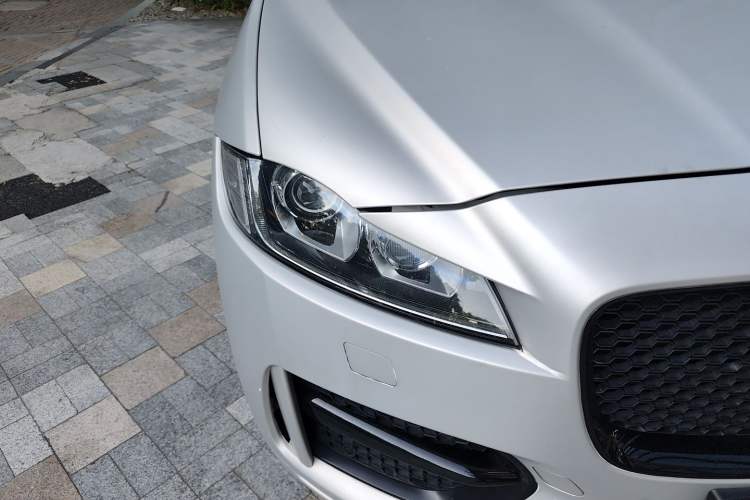 Used Jaguar F-PACE 2016 3.0 SC Four-Wheel Drive R-Sport Sport Edition Right Front Headlight