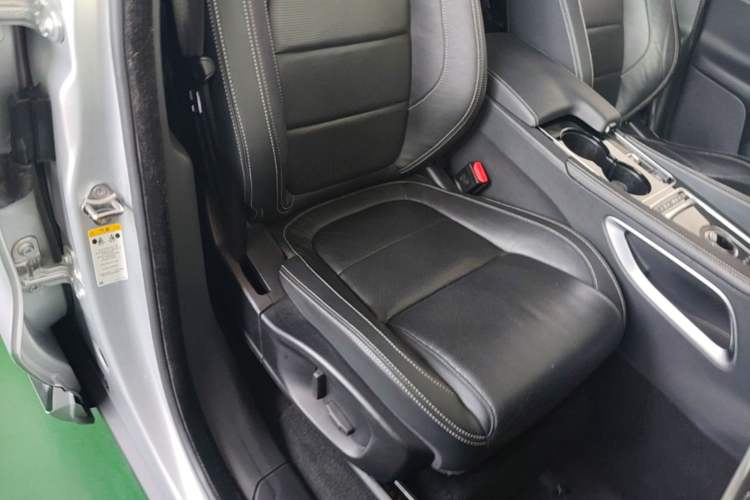 Used Jaguar F-PACE 2016 3.0 SC Four-Wheel Drive R-Sport Sport Edition Right Front Seat