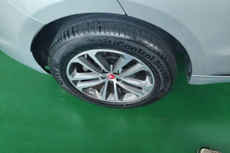 Used Jaguar F-PACE 2016 3.0 SC Four-Wheel Drive R-Sport Sport Edition Right Rear Wheel Hub