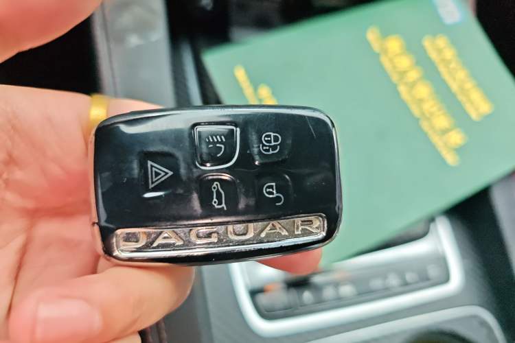 Used Jaguar F-PACE 2016 2.0T Two-Wheel-Drive R-Sport Sport Edition Vehicle Key