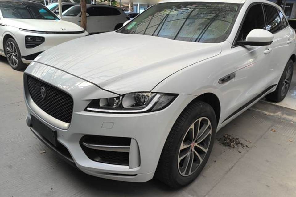 Jaguar F-PACE 2016