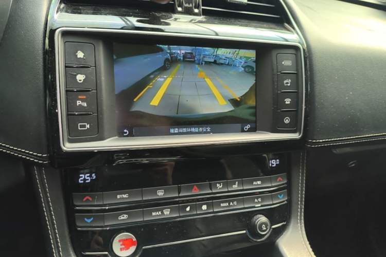 Used Jaguar F-PACE 2016 3.0 SC Four-Wheel Drive R-Sport Sport Edition Audio And AC Panel