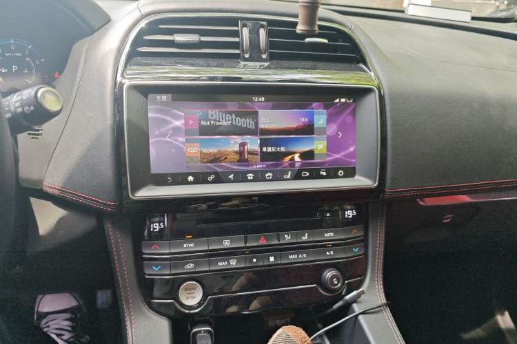 Used Jaguar F-PACE 2016 2.0T Two-Wheel-Drive R-Sport Sport Edition Audio And AC Panel