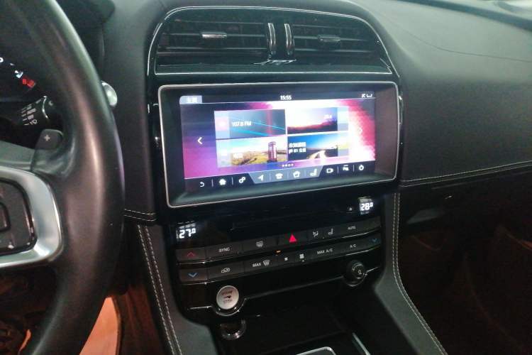 Used Jaguar F-PACE 2016 2.0T Two-Wheel-Drive R-Sport Sport Edition Audio And AC Panel