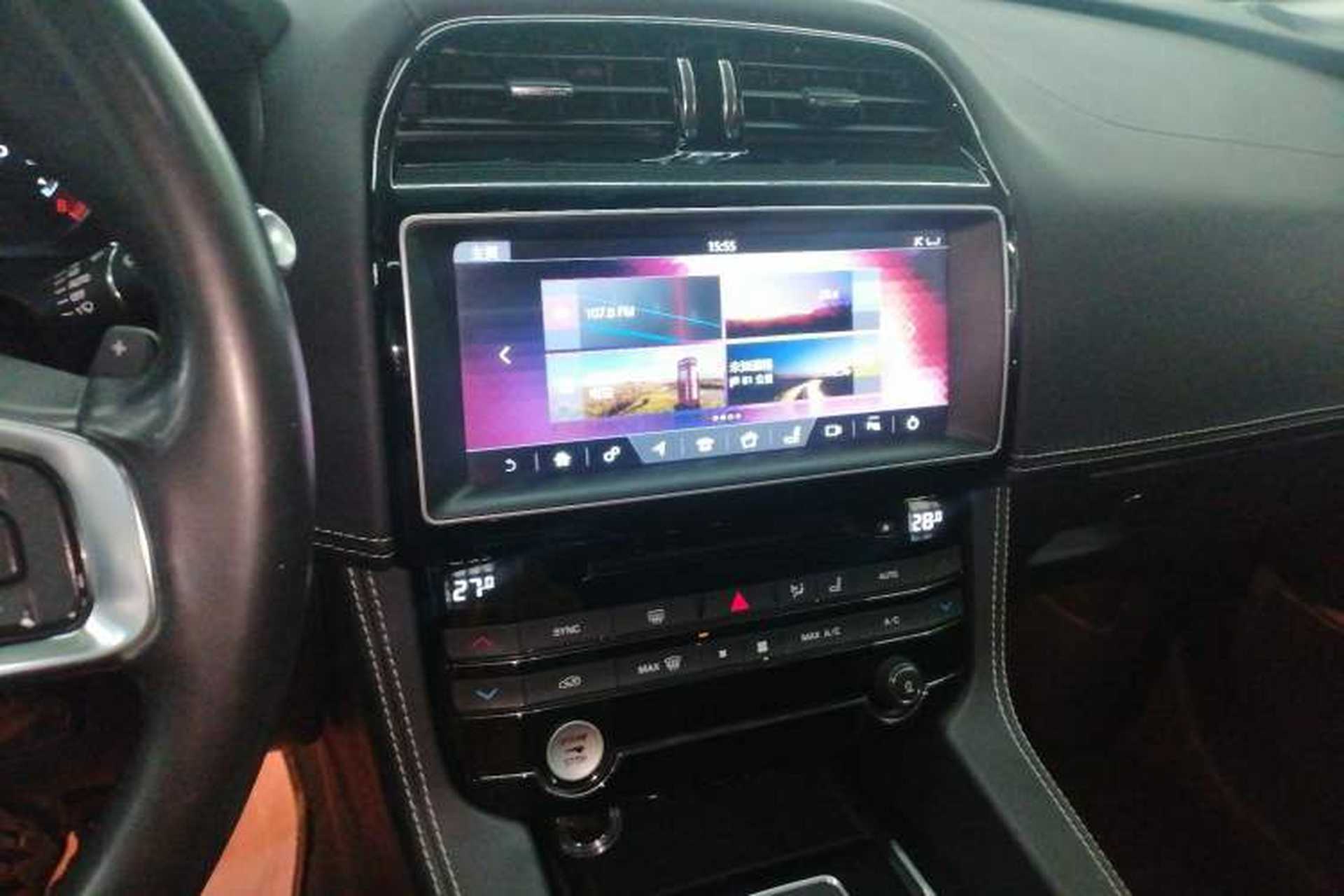 Used Jaguar F-PACE 2016 2.0T Two-Wheel-Drive R-Sport Sport Edition Audio And AC Panel