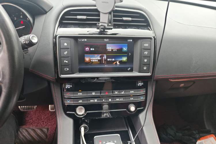 Used Jaguar F-PACE 2016 3.0 SC Four-Wheel Drive R-Sport Sport Edition Audio And AC Panel