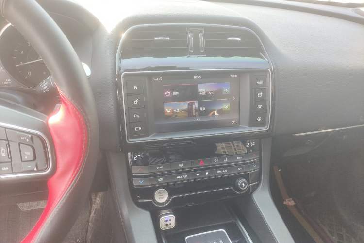 Used Jaguar F-PACE 2016 2.0T Two-Wheel Drive Urban Luxury Edition Audio And AC Panel