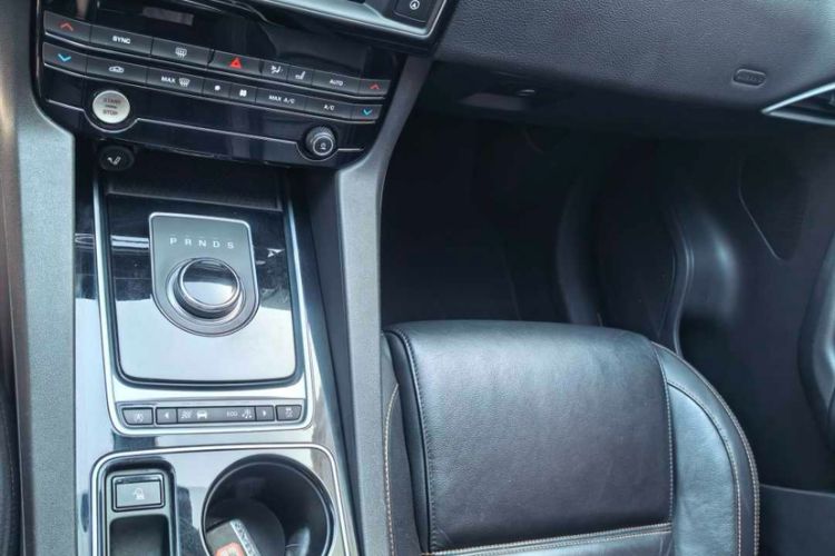 Used Jaguar F-PACE 2016 2.0T Two-Wheel Drive Urban Luxury Edition Audio And AC Panel