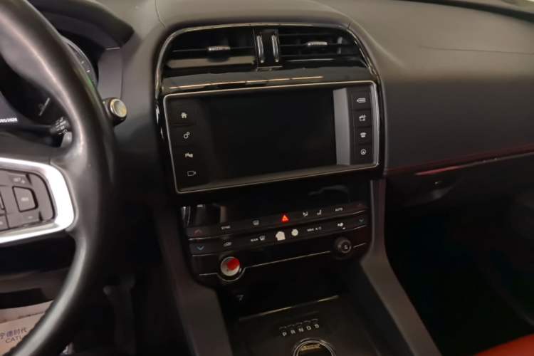 Used Jaguar F-PACE 2016 3.0 SC Four-Wheel Drive R-Sport Sport Edition Audio And AC Panel