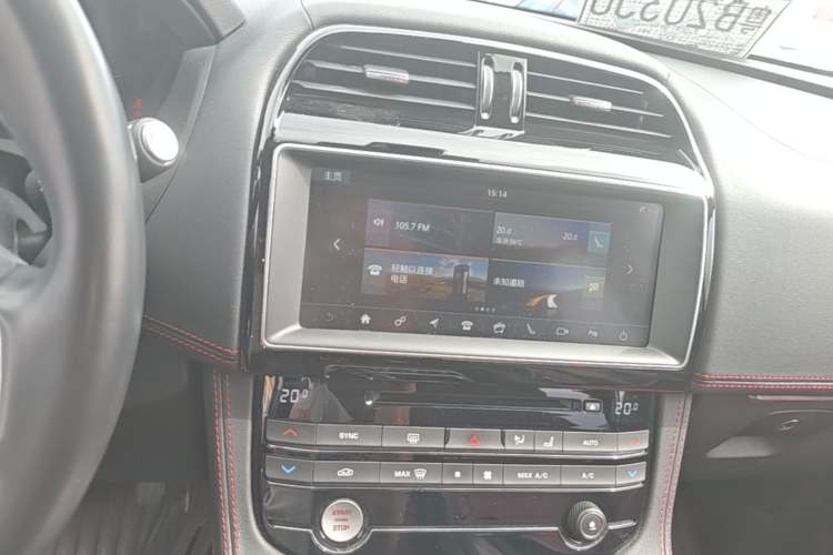 Used Jaguar F-PACE 2016 2.0T Two-Wheel-Drive R-Sport Sport Edition Audio And AC Panel