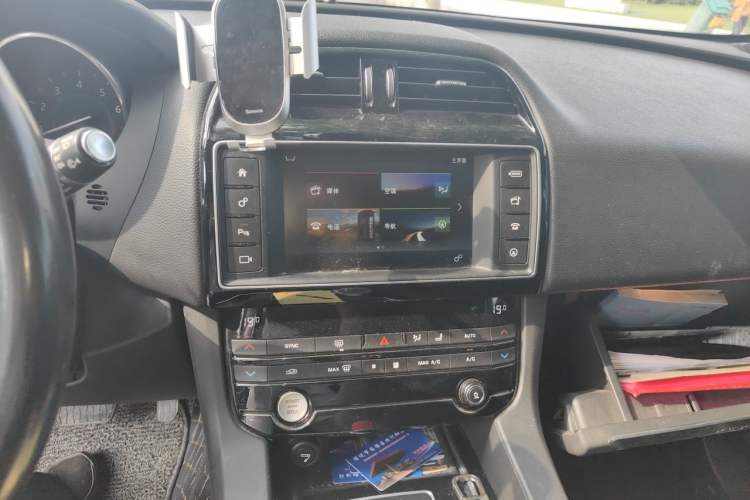 Used Jaguar F-PACE 2016 2.0T Two-Wheel Drive Urban Luxury Edition Audio And AC Panel