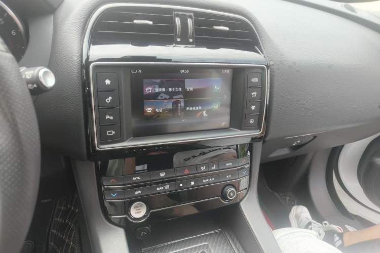 Used Jaguar F-PACE 2016 2.0T Two-Wheel Drive Urban Luxury Edition Audio And AC Panel