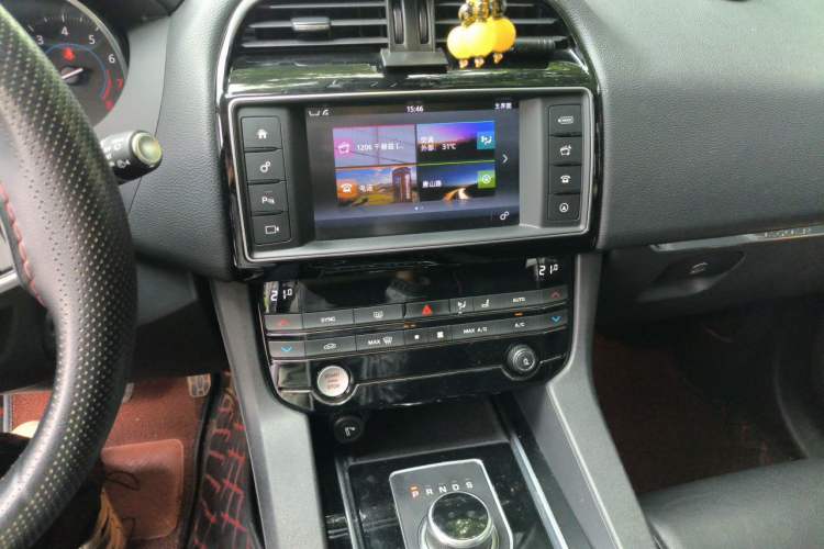 Used Jaguar F-PACE 2016 2.0T Two-Wheel Drive Urban Luxury Edition Audio And AC Panel