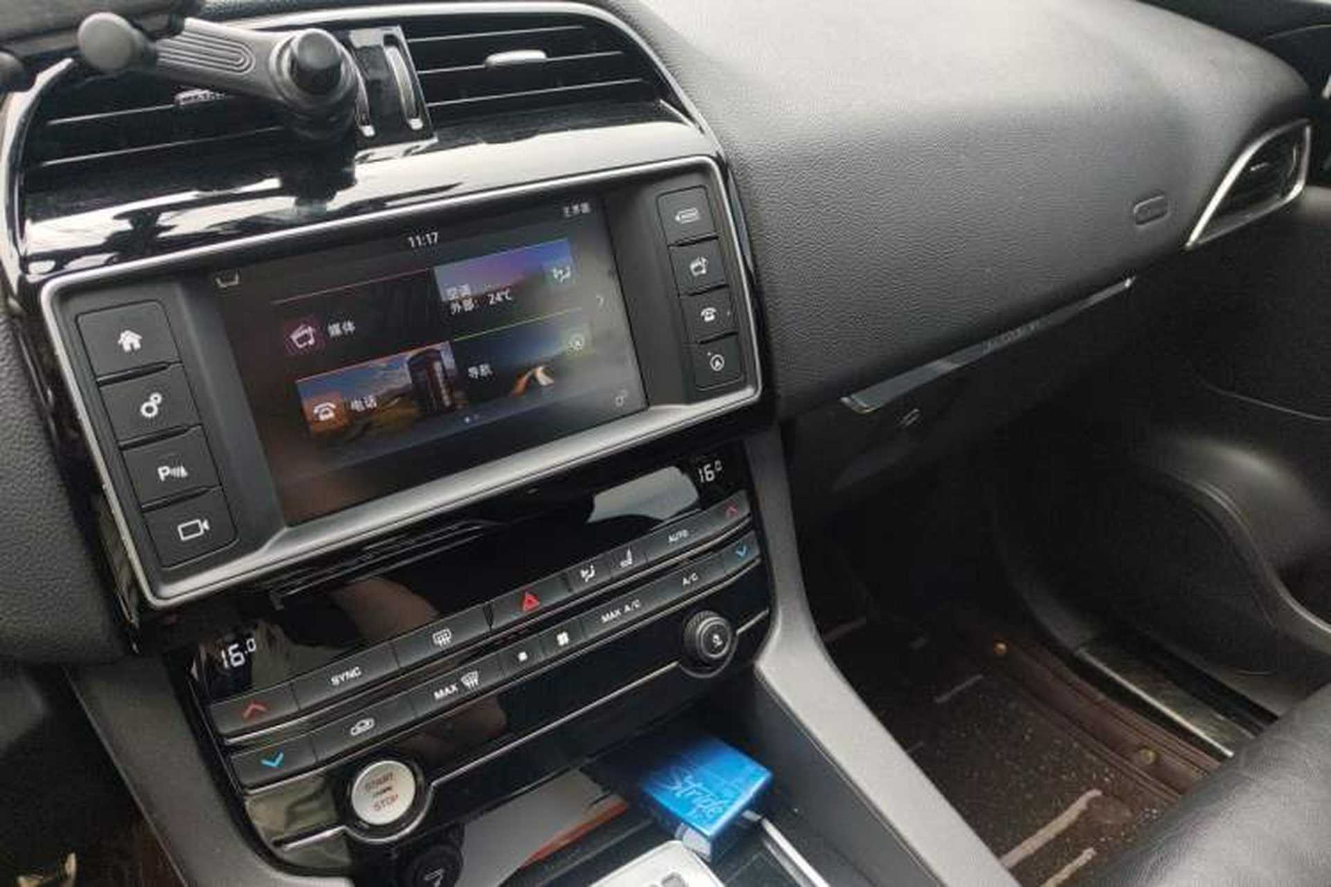 Used Jaguar F-PACE 2016 2.0T Two-Wheel Drive Urban Luxury Edition Audio And AC Panel