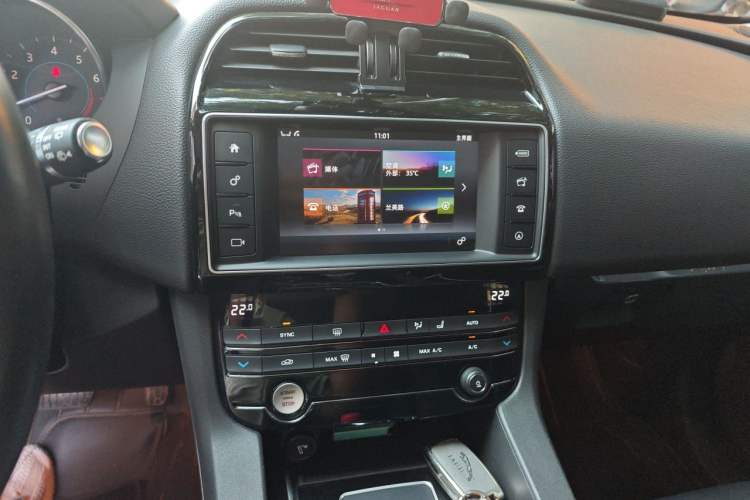 Used Jaguar F-PACE 2016 2.0T Two-Wheel Drive Urban Luxury Edition Audio And AC Panel