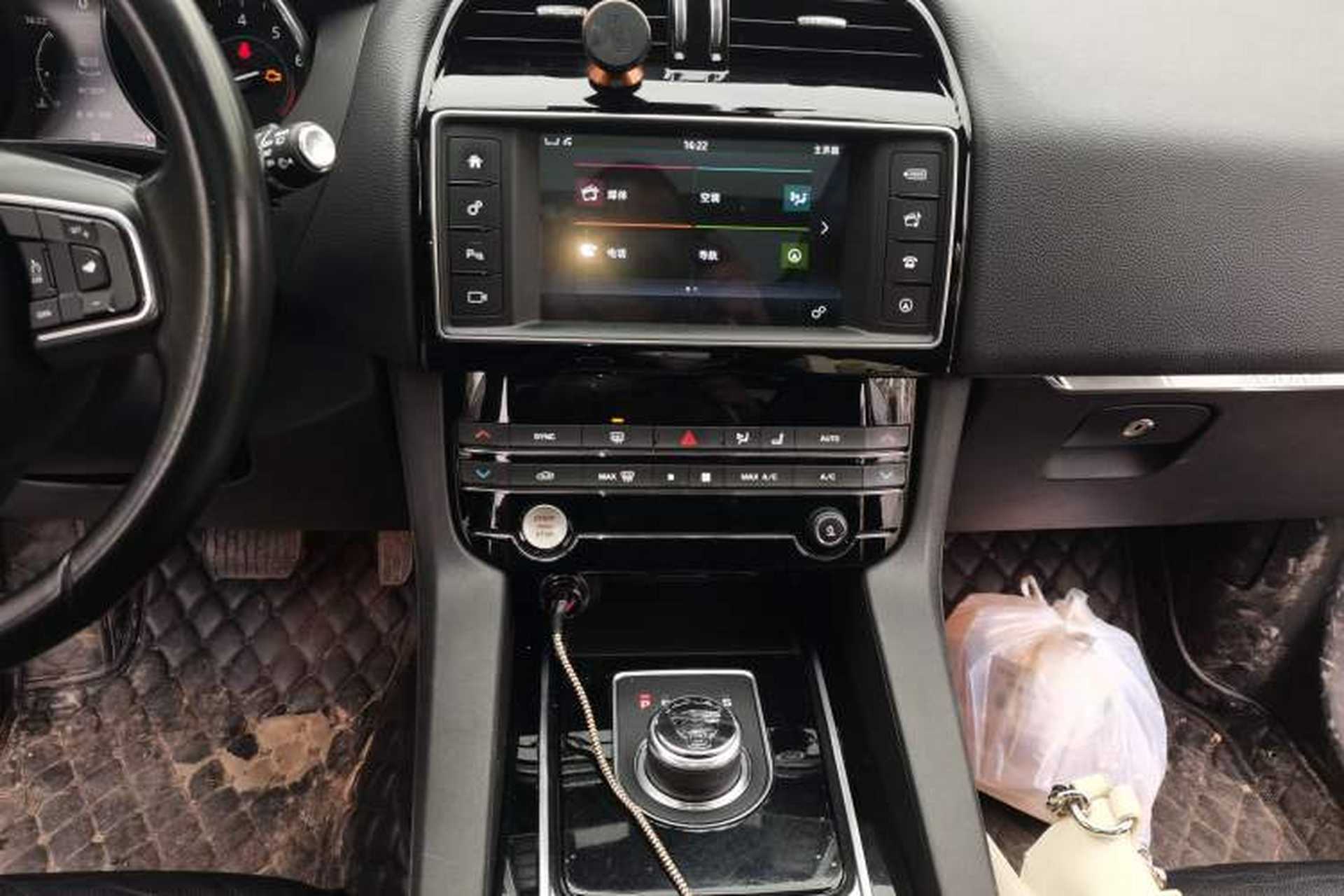 Used Jaguar F-PACE 2016 2.0T Two-Wheel Drive Urban Luxury Edition Audio And AC Panel