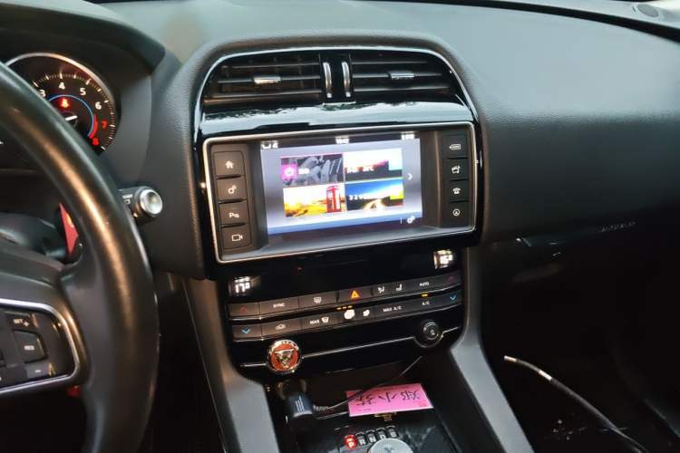 Used Jaguar F-PACE 2016 2.0T Two-Wheel Drive Urban Luxury Edition Audio And AC Panel