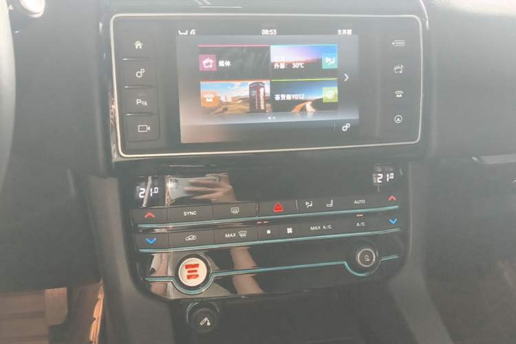 Used Jaguar F-PACE 2016 2.0T Two-Wheel Drive Urban Luxury Edition Audio And AC Panel